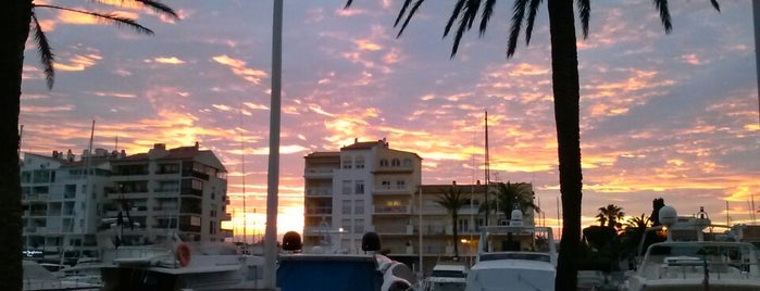 Port d'Empuriabrava is one of Lieux qui ont plu à Richard.