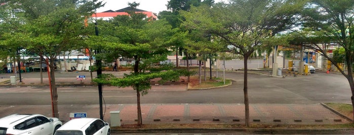 Pasar Modern Kota Harapan Indah is one of Nin : понравившиеся места.