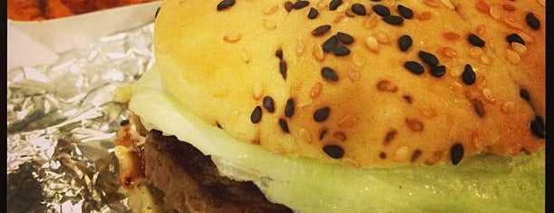 Army Navy Burger + Burrito is one of Posti che sono piaciuti a Half Pinay.