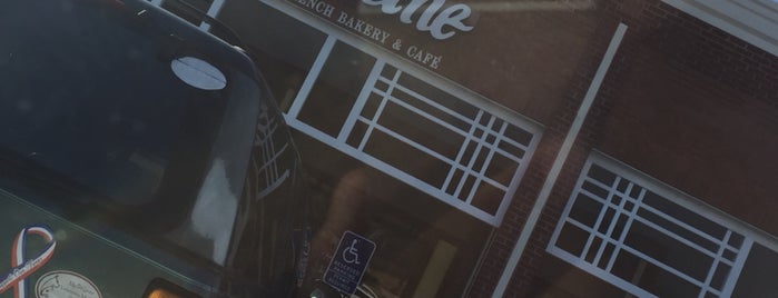 la Madeleine French Bakery & Café Perimeter is one of Tempat yang Disukai Maria.