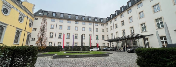 Living Hotel De Medici is one of สถานที่ที่ Cody ถูกใจ.