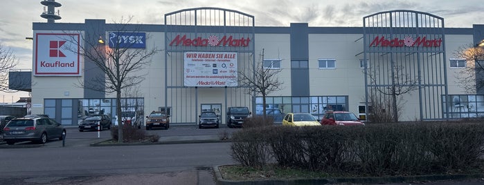 MediaMarkt is one of Media_Märkte 1/2.