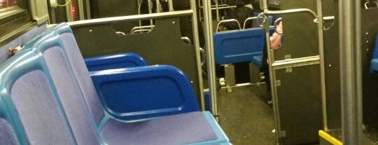 MTA Bus - Av of the Americas & W 23 St (M5/M7/X27) is one of Karen 님이 좋아한 장소.
