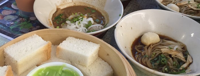 Boat Noodle is one of Lugares favoritos de ꌅꁲꉣꂑꌚꁴꁲ꒒.