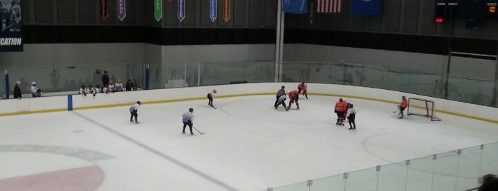 Dakotah Ice Arena is one of Lugares favoritos de Tim.