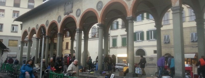 Piazza dei Ciompi is one of to do when in florence.