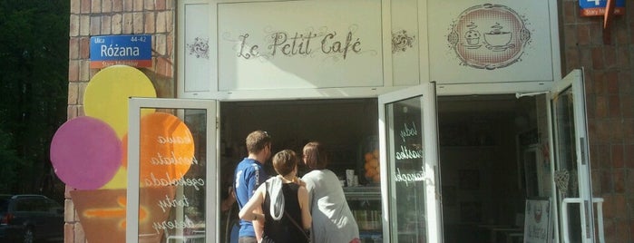 Le Petit Cafe is one of Sarp'ın Beğendiği Mekanlar.