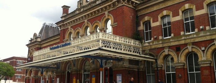 Portsmouth & Southsea Railway Station (PMS) is one of nonna.