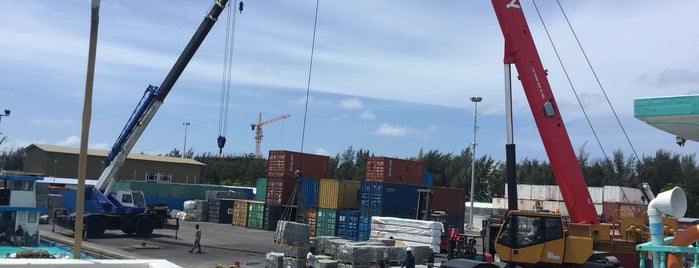 Maldives Ports Limited (MPL) Hulhumale is one of Posti che sono piaciuti a Alexi.