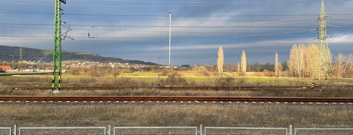 Óbuda vasútállomás is one of 2-es vonal.