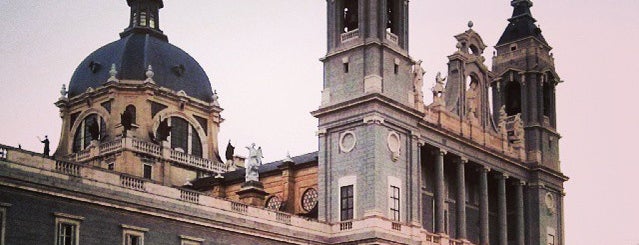 โบสถ์อัลมูเดนา is one of Madrid en 24 horas.