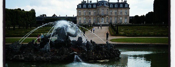 Château de Champs-sur-Marne is one of Paris.