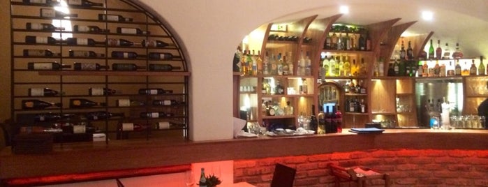 TANNAT Cocina Mediterránea & Terraza Martini is one of Tempat yang Disukai Carlos.