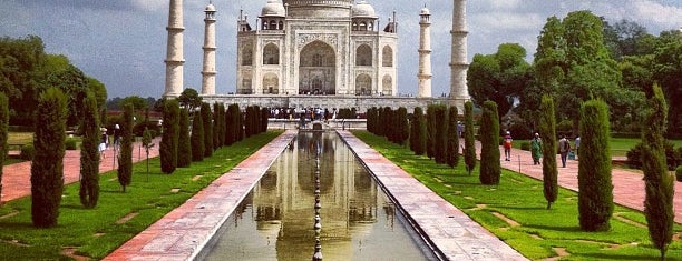 Taj Mahal is one of Dream Places To Go.