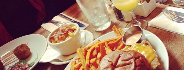 Peaches Restaurant is one of Brunch Spots in NY.