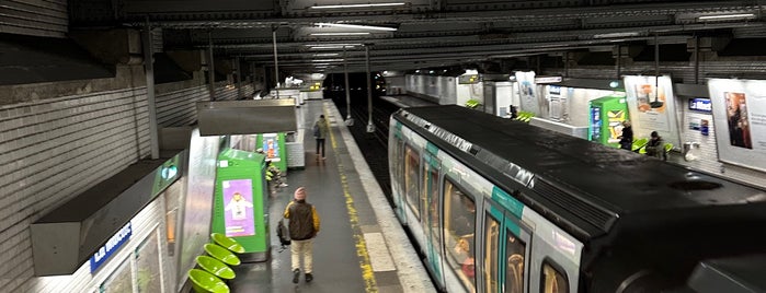 Métro La Muette [9] is one of Paris Metro.
