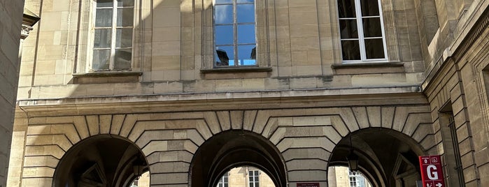 Palais de Justice de Paris is one of สถานที่ที่ Fabio ถูกใจ.