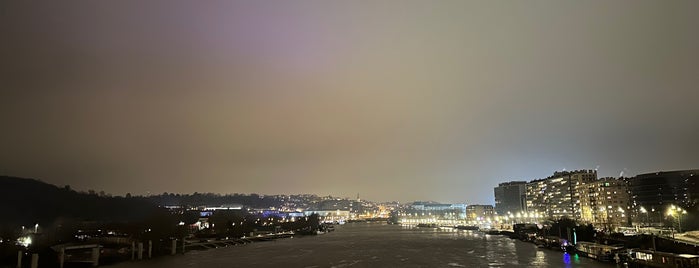 Pont de Sèvres is one of mody.