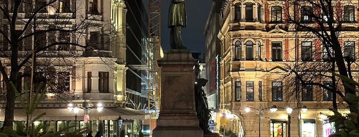 Statue of Johan Ludvig Runeberg is one of Patsaat ja muistomerkit.