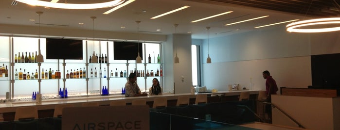 Airspace Lounge is one of Lugares favoritos de Jelena.