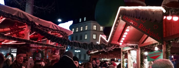 Basler Weihnachtsmarkt is one of Orte, die Mirna gefallen.