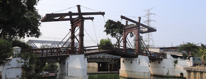 Jembatan Kota Intan is one of Tourists's Attraction.
