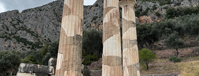 Tholos im Heiligtum der Athena Pronaia is one of Řecko.