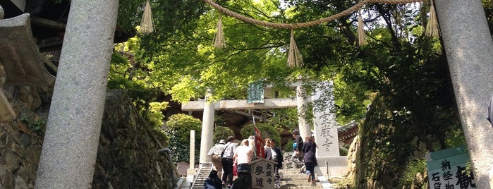 都久夫須麻神社 (竹生島神社) is one of 神社仏閣.