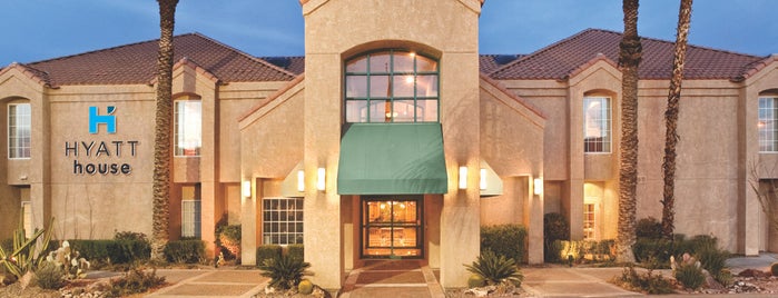Hyatt House Scottsdale/Old Town is one of Locais curtidos por Reyna.