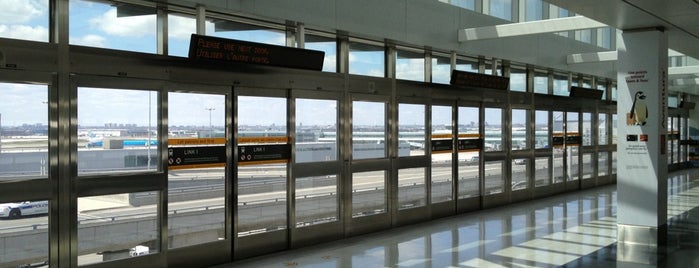 LINK Train - Terminal 1 Station is one of Lugares favoritos de Fernando.