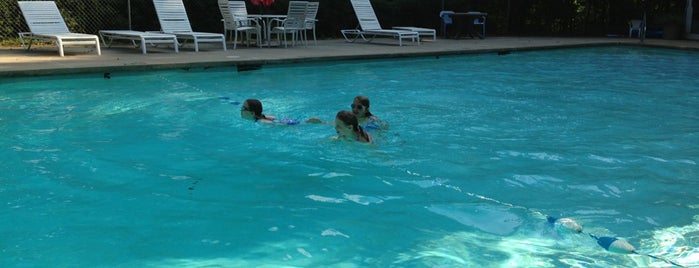 Peachtree Plantation West Pool is one of Tempat yang Disukai Chester.