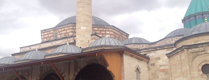 Mausoleo di Mevlana is one of Posti che sono piaciuti a Tuluğ.