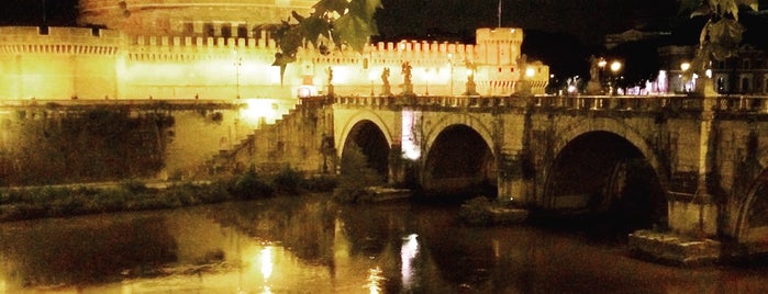 Ponte Vittorio Emanuele II is one of Marie : понравившиеся места.