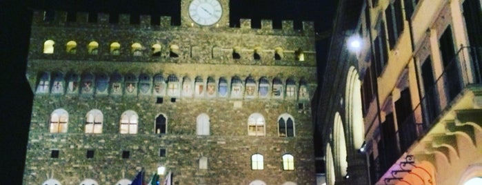 Palazzo Vecchio is one of Posti che sono piaciuti a Marie.