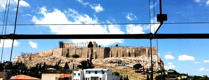 Acropolis Museum is one of สถานที่ที่ Marie ถูกใจ.