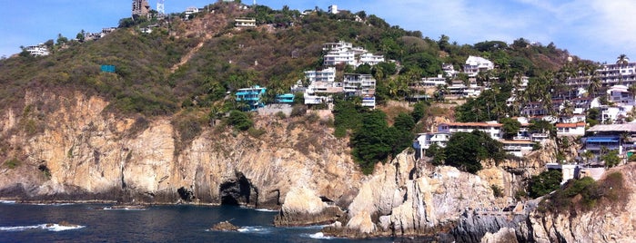 La Quebrada is one of Jiordana’s Liked Places.