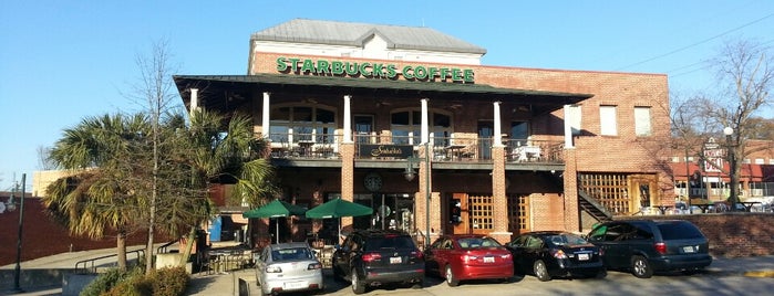 Starbucks is one of สถานที่ที่ Alfredo ถูกใจ.