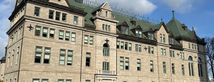 Hôtel de Ville de Québec is one of Quebec.
