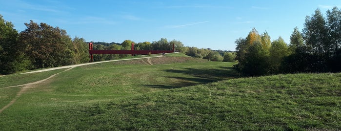 Le Pont Rouge is one of Guide to Cergy's best spots.