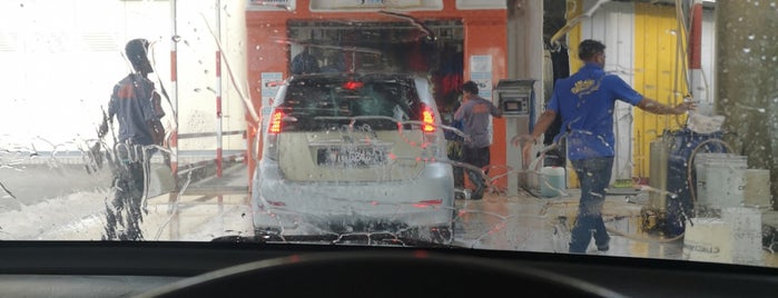 Cyclone Wash is one of Must go place.