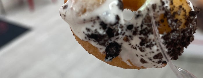 Pattie Lou’s Donuts is one of Locais curtidos por Lisa.