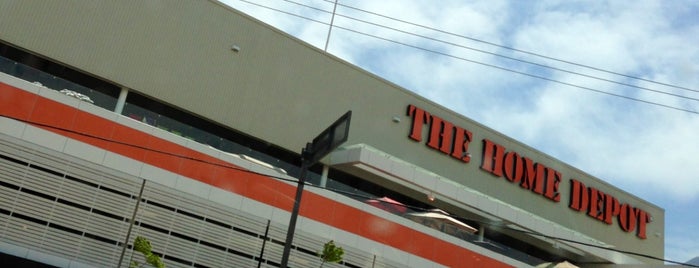 The Home Depot is one of สถานที่ที่ Lily ถูกใจ.