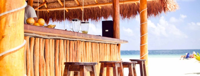 Único Beach is one of Cancun2016.