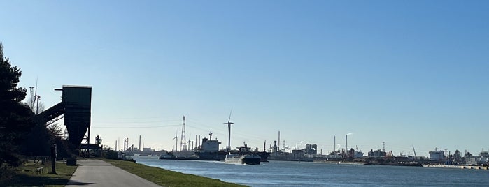 Kanaaldok B3 is one of Dokken Haven van Antwerpen.