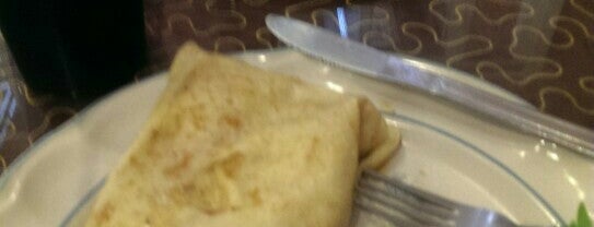 Betsy's Crepes is one of Locais curtidos por Lauren.