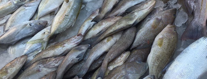 Fish Market is one of Locais curtidos por Adam.