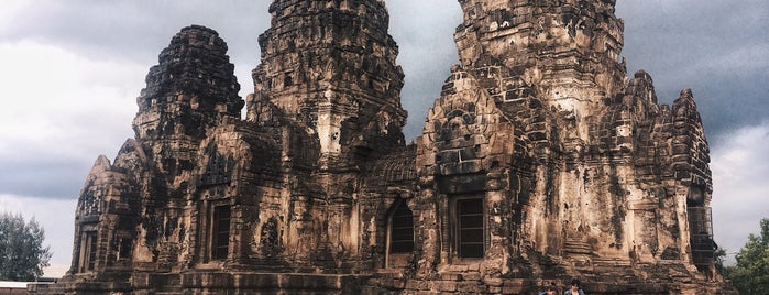 พระปรางค์สามยอด is one of Lopburi.