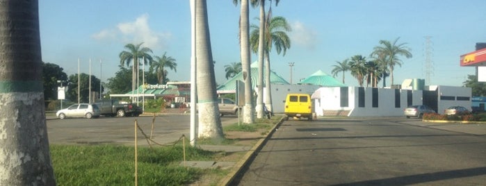 Estacion de Servicio Mi Bohio is one of สถานที่ที่ José ถูกใจ.