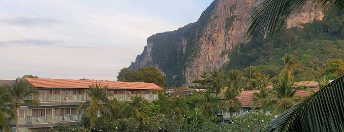 Aonang Villa Resort is one of Tempat yang Disukai Gerry.