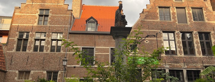 Beulenbak is one of Antwerpen.